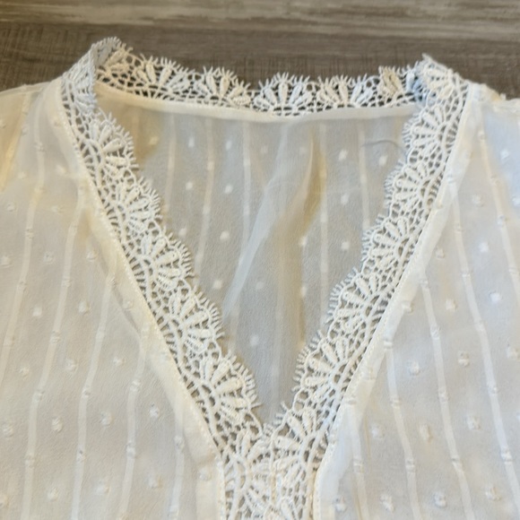 Cute Blouse - Picture 4 of 4